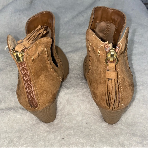 NWOT Camel colored booties - Picture 7 of 7